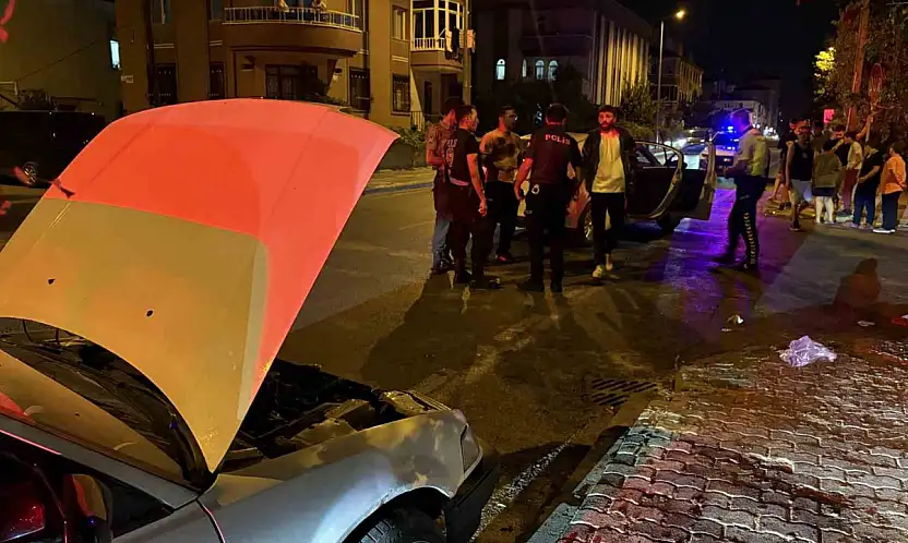 Otomobiller çarpıştı, sürücülerden biri kaçtı! 1'i çocuk, 2 yaralı