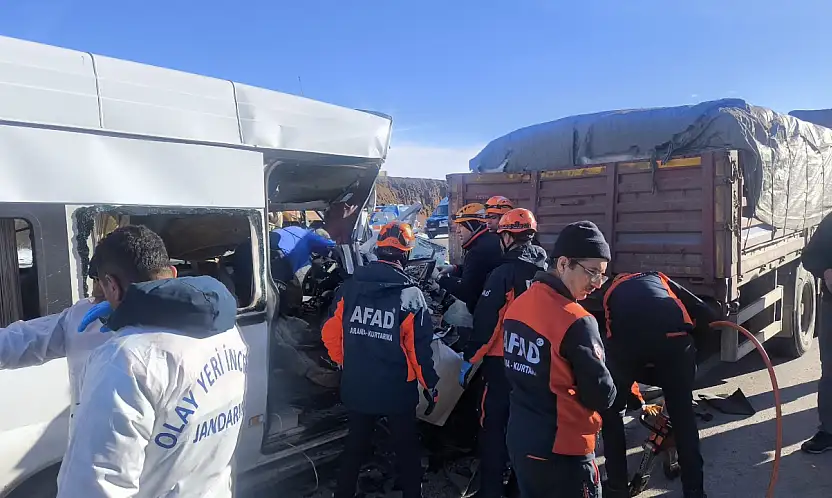 Pınarbaşı'da öğrenci servisi kaza yaptı! Ölü ve yaralılar var