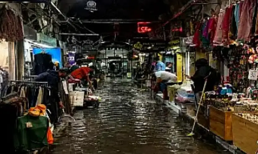 Sel Kayseri Kapalı Çarşı'nın içinden geçti. Hiç böyle görmediniz