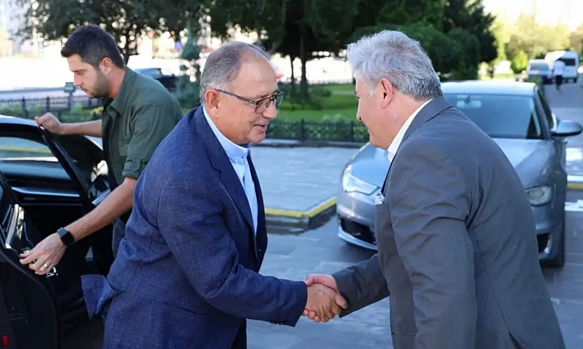 Siyaseti bırakan Özhaseki, siyasete adım attığı yerde görüldü