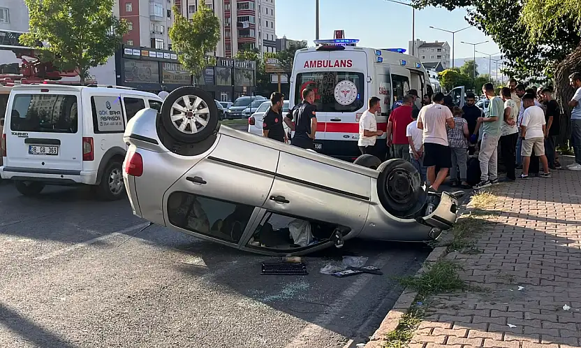 Son dakika... Erkilet Bulvarı'nda 1 araç takla attı!