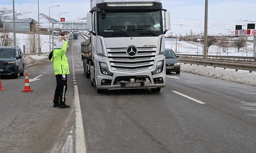 Son dakika! Kayseri-Sivas kara yolu kapatıldı