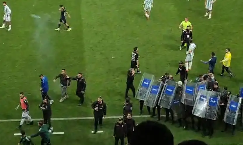 Son dakika! Tansiyon yükseldi: Çevik Kuvvet sahaya girdi