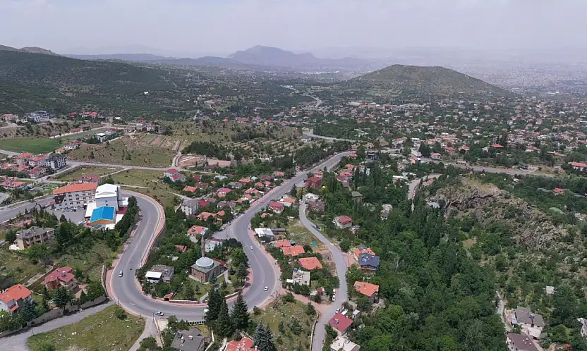 'Sosyal medya çıktı, siyaset bozuldu' diyen AK Partili vekilden Kayseri'deki bağ evleri çıkışı