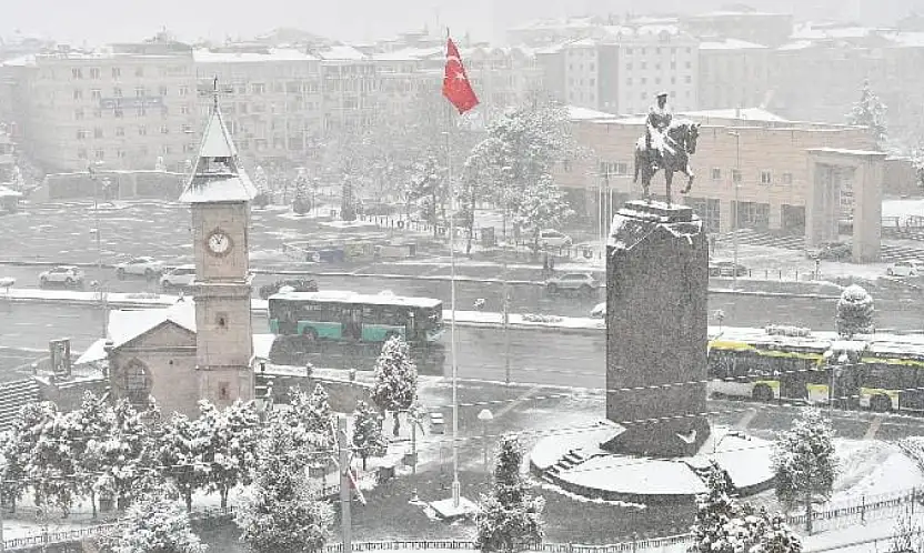 Sürücüler dikkat! Kayseri'de o yol çift yönlü olarak araç trafiğine kapatıldı
