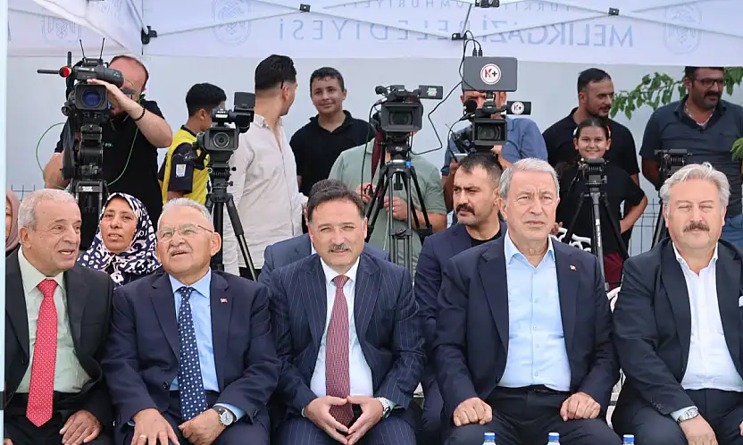 Vali Çiçek Kayseri'de kalacak mı, gidecek mi? Akar'ın sözleri heyecan yarattı