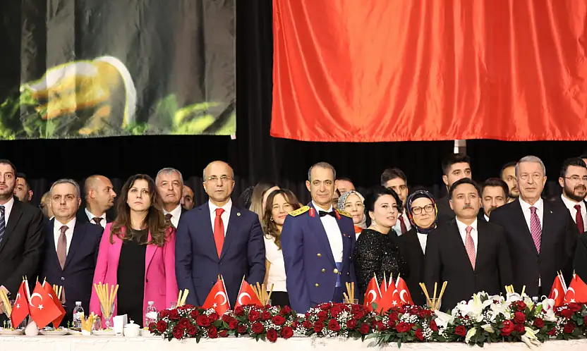 Vali Çiçek: Türk milletinin çelik iradesi dimdik ayaktadır