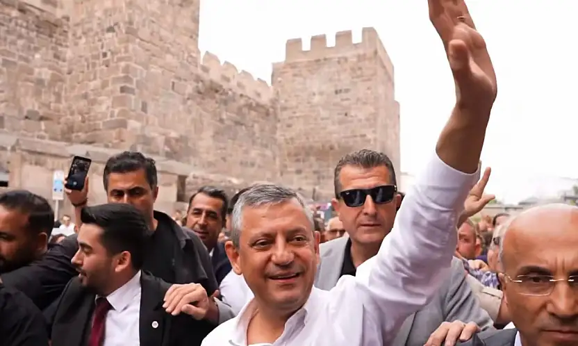 YENİ Parti Lideri Özgür Özel'in Kayseri ziyaretinde dikkat çeken işaret!