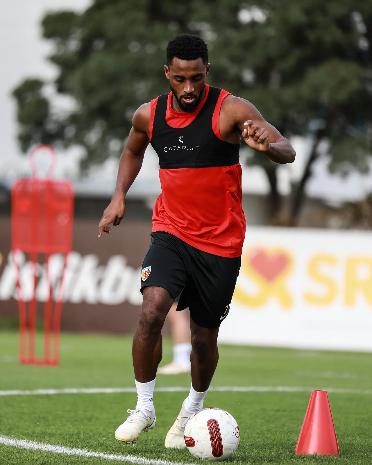 Uçar, Kayserispor'da ilk antrenmanına çıktı