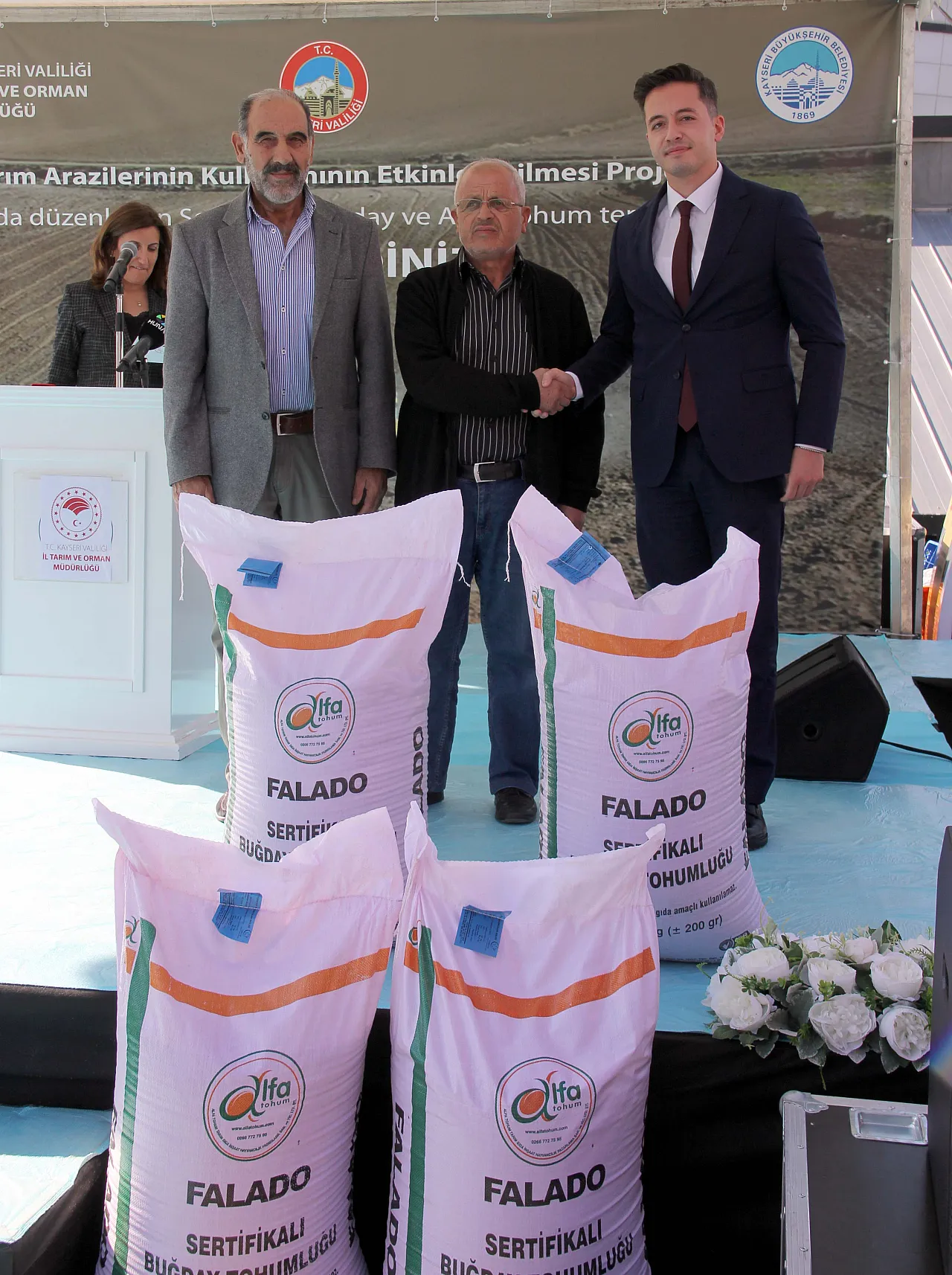 Yarısı hibe tohum dağıttılar