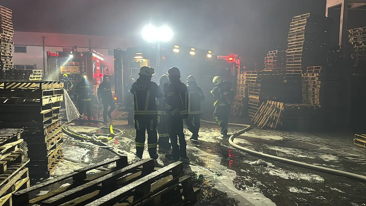 Flaş! OSB'de bir fabrika alevlere teslim oldu