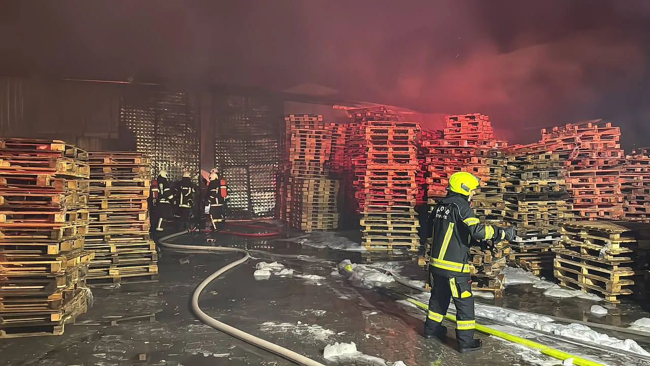 Flaş! OSB'de bir fabrika alevlere teslim oldu