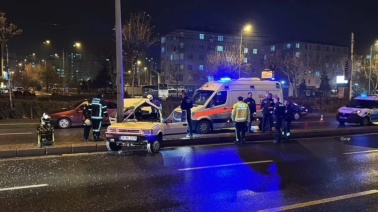 Korkutan kaza: 2'si çocuk 4 kişi yaralandı