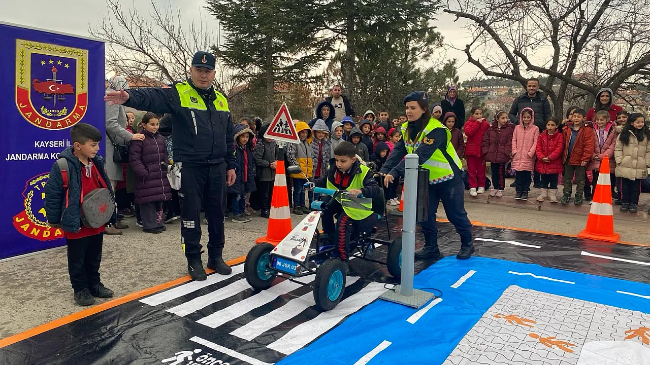 Öğrencilere tır'da eğitim