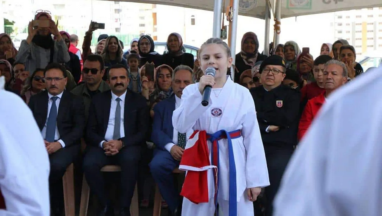 Gençleri kötü alışkanlıklardan korumanın yolunu Vali Çiçek açıkladı