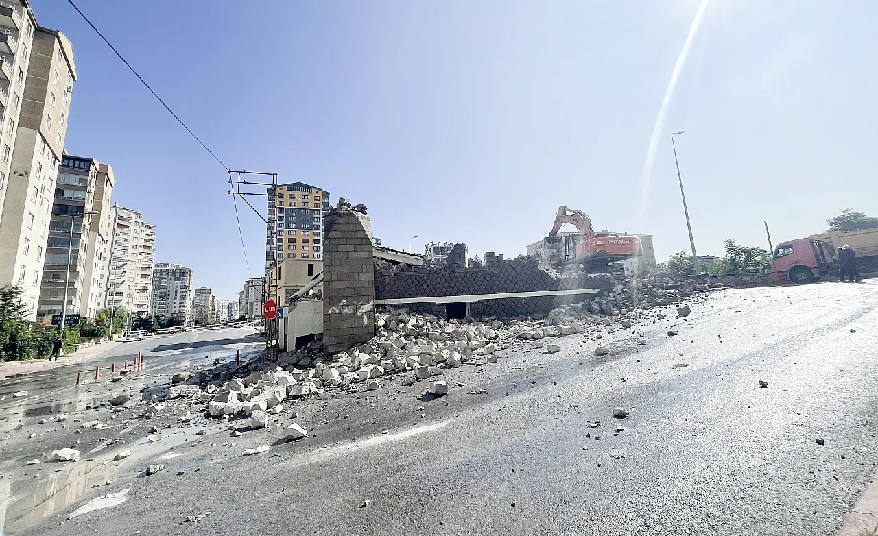 Kayseri'de cami yıktılar!