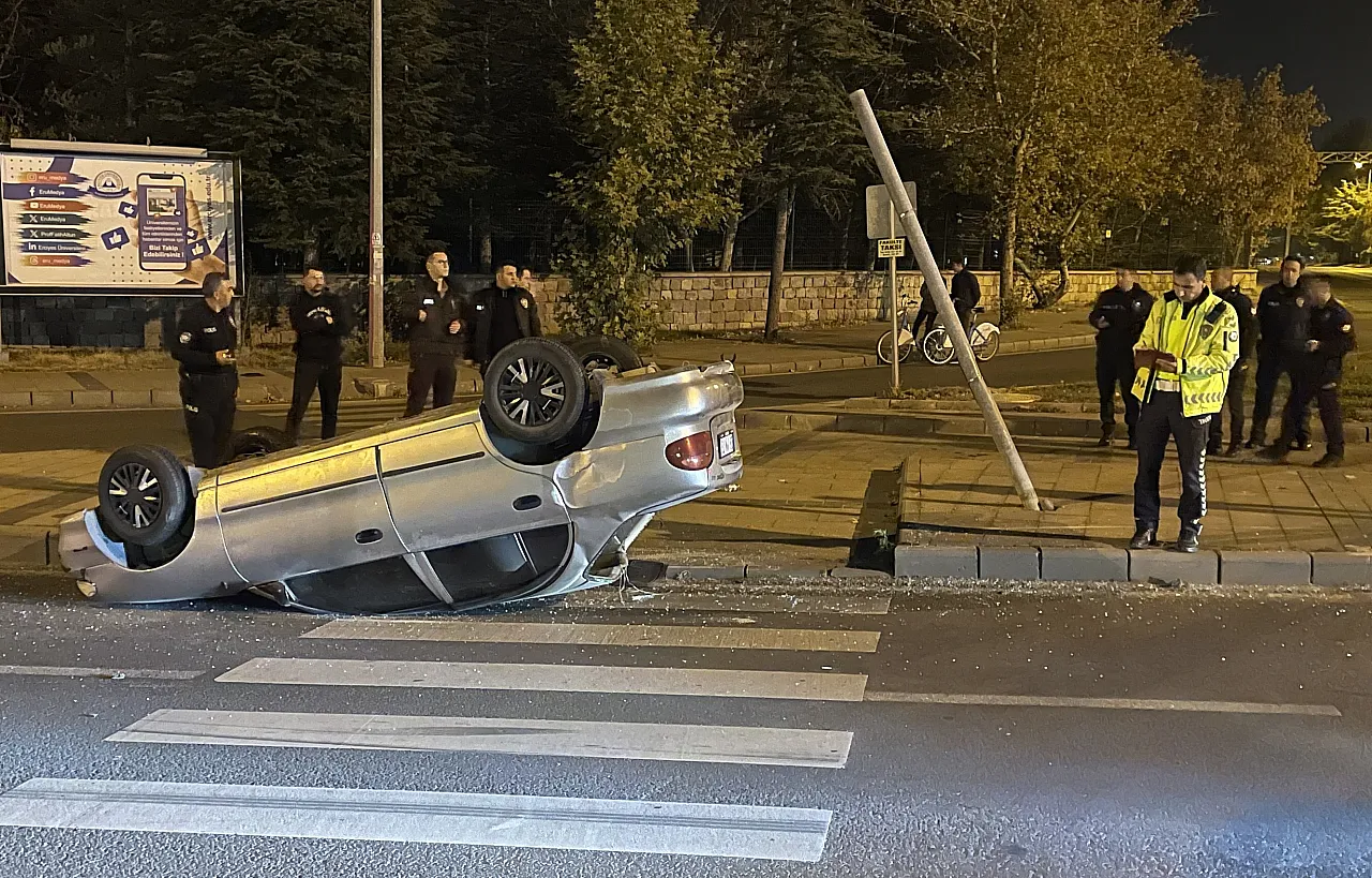 Kayseri'de feci kaza: Otomobil takla attı