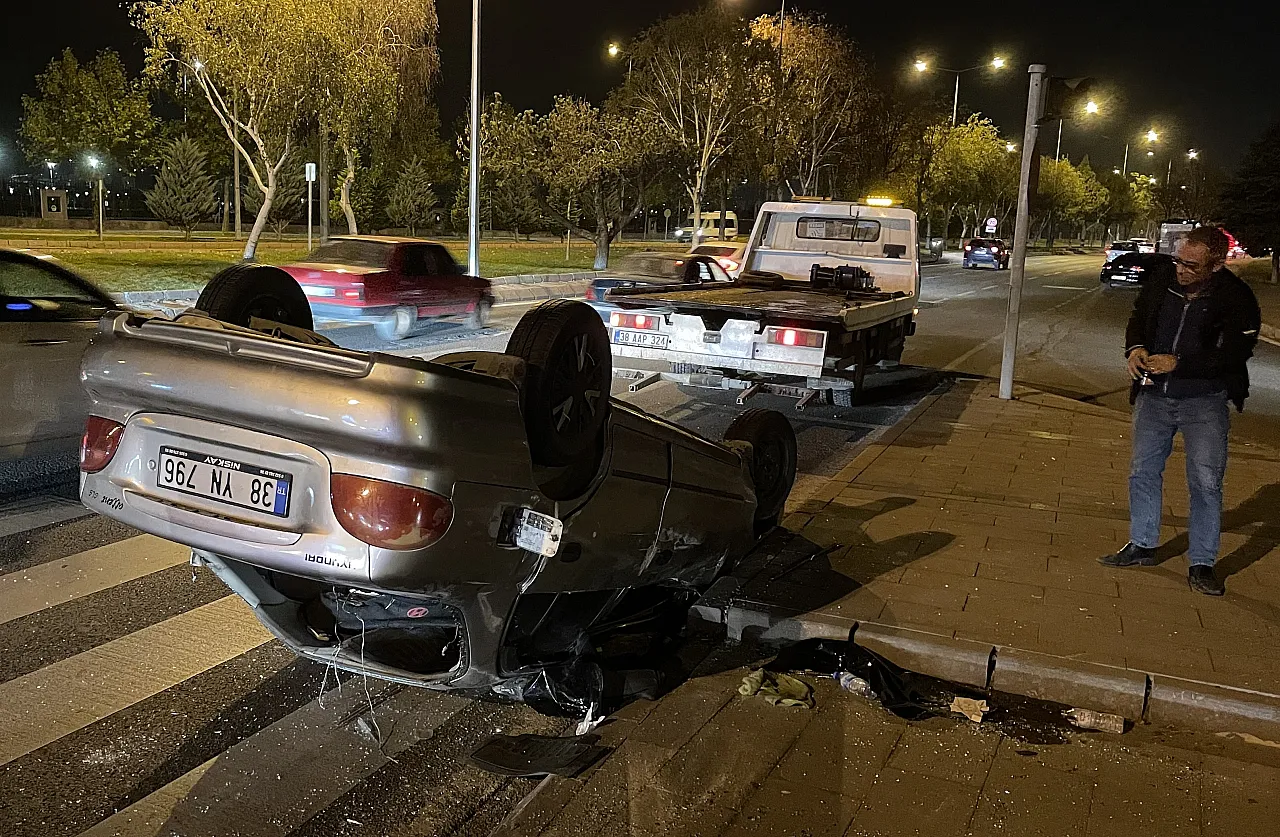 Kayseri'de feci kaza: Otomobil takla attı