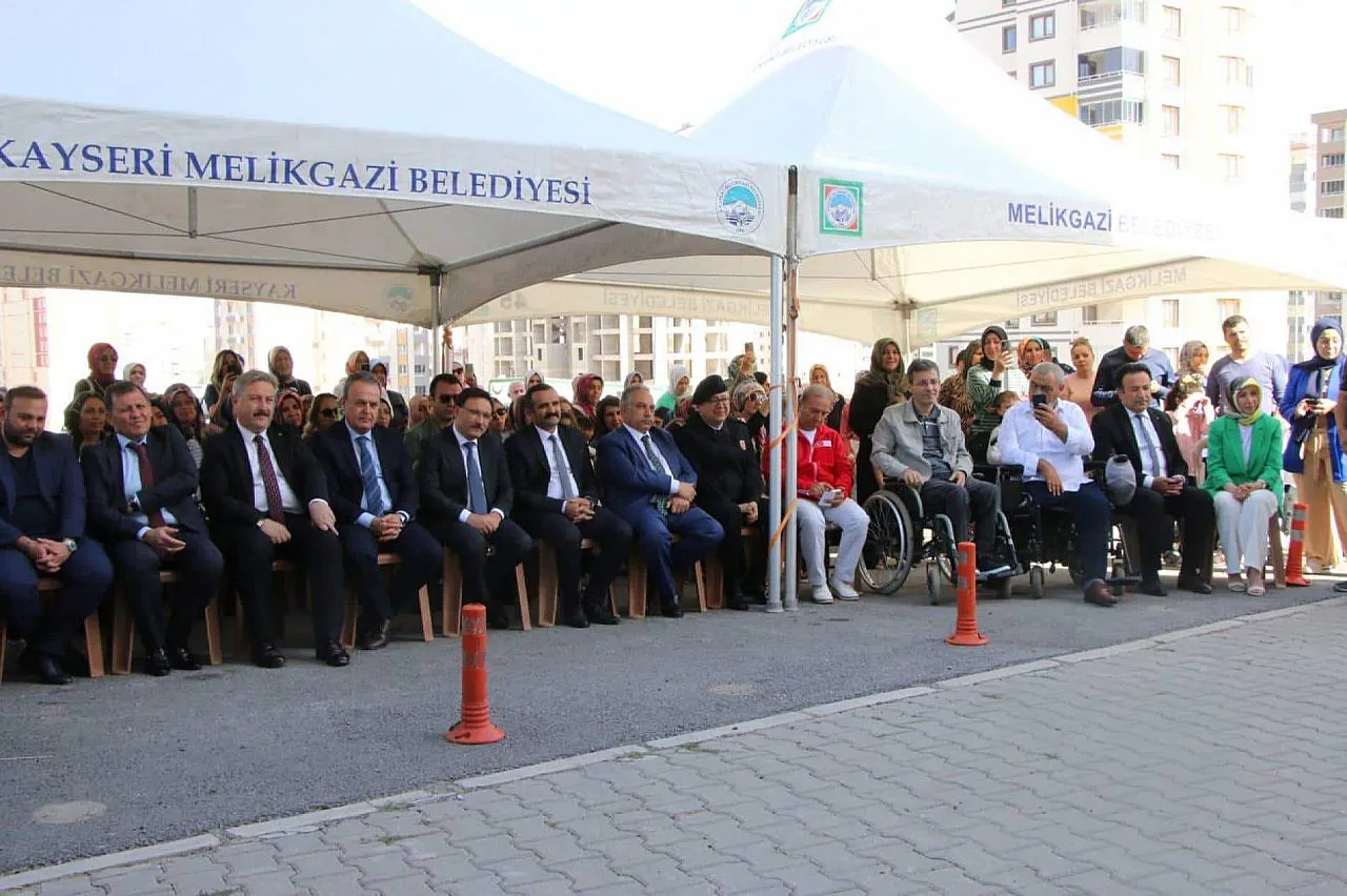 Gençleri kötü alışkanlıklardan korumanın yolunu Vali Çiçek açıkladı