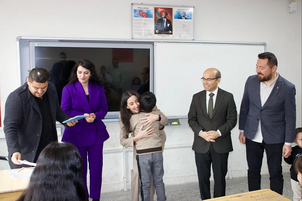 İlçedeki 3 okulda karne heyecanı