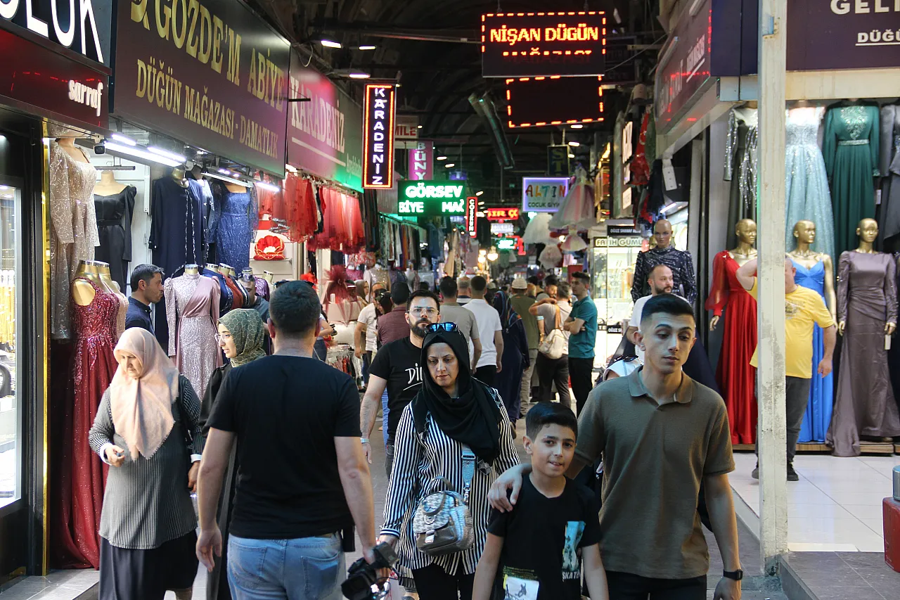 Çarşı pazarda bayram yoğunluğu!