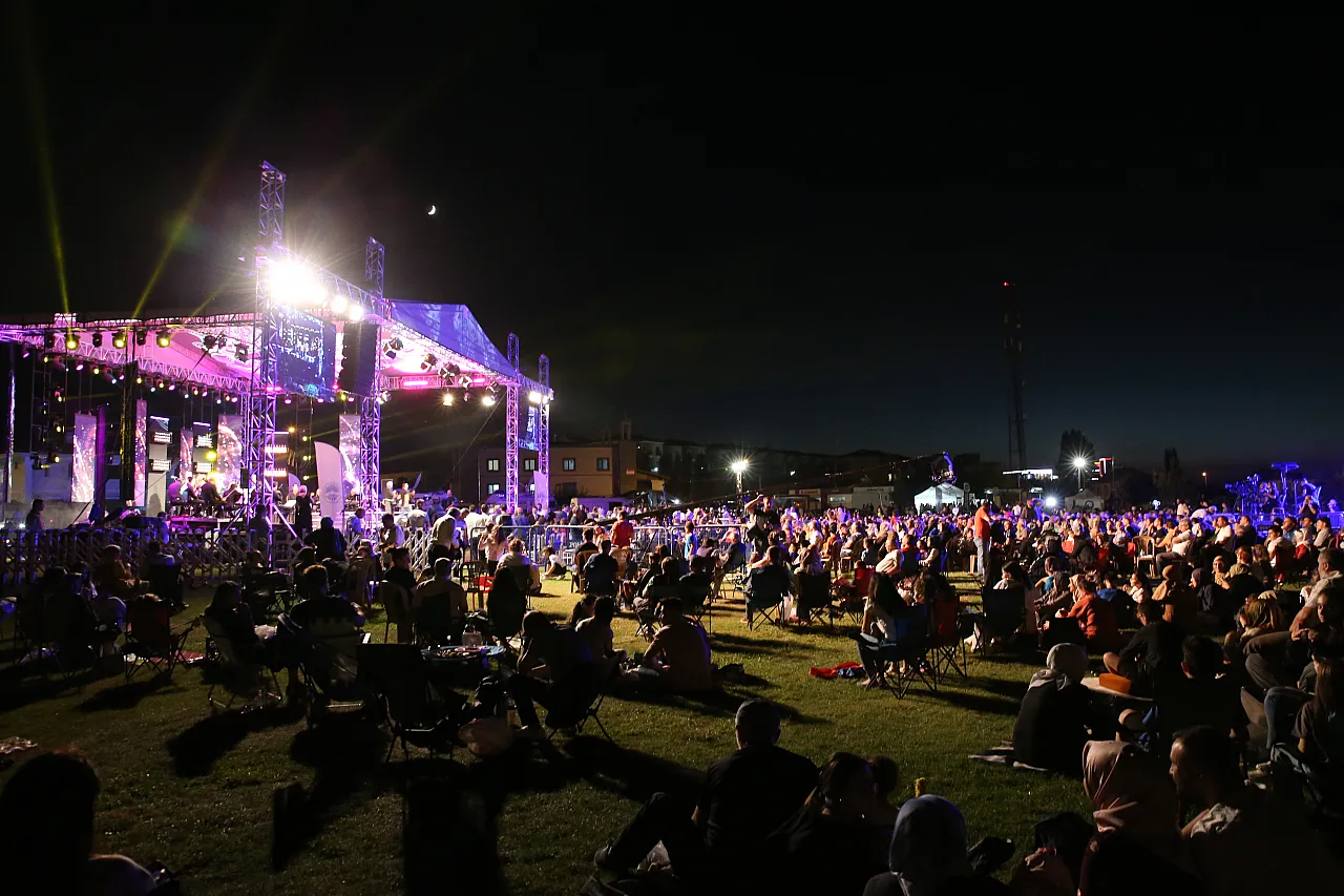 TRT Sanatçıları Kayseri'de Muhteşem Konser Verdi