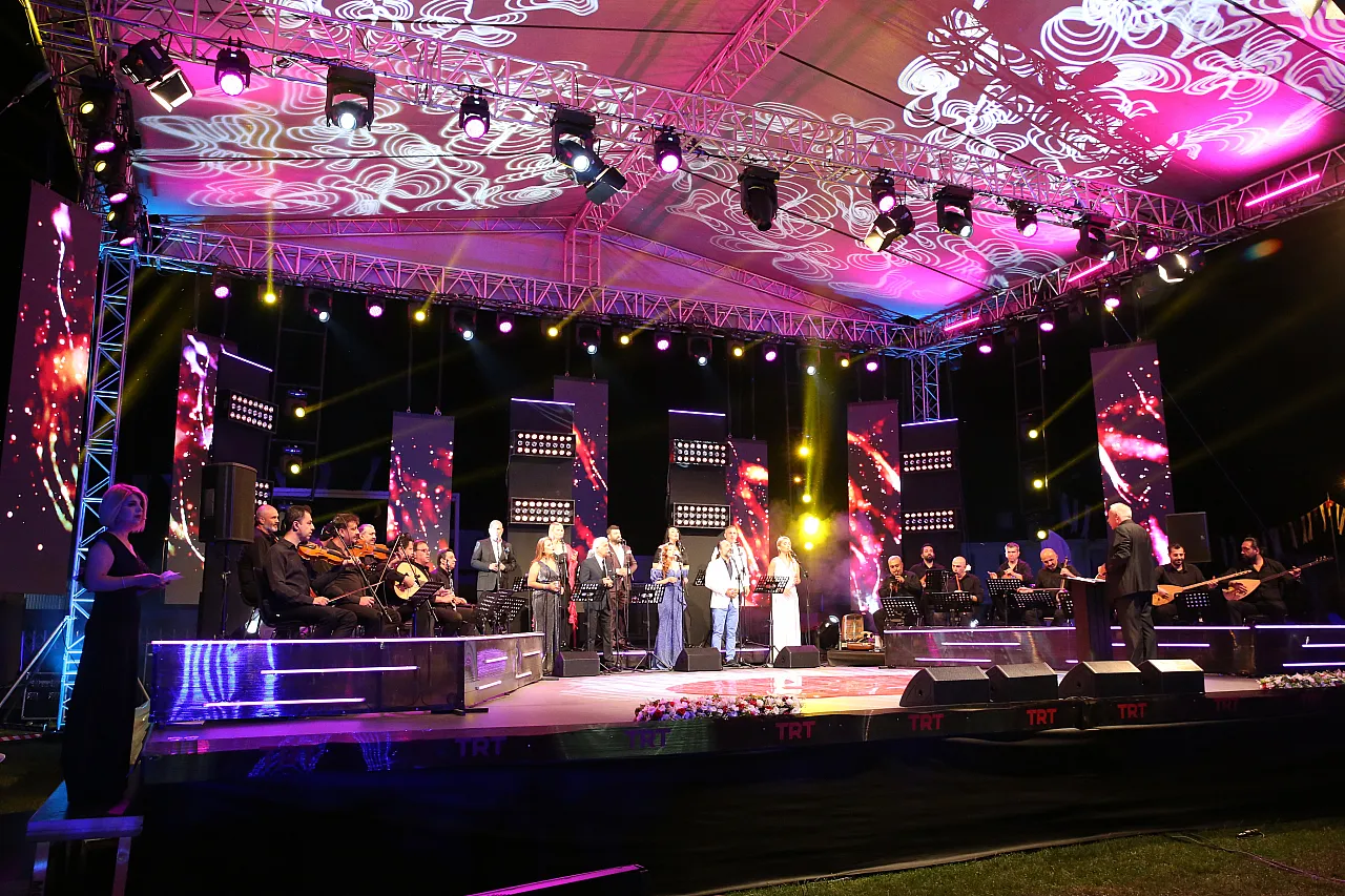 TRT Sanatçıları Kayseri'de Muhteşem Konser Verdi