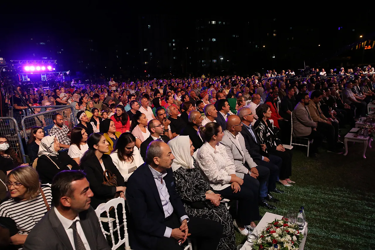 TRT Sanatçıları Kayseri'de Muhteşem Konser Verdi