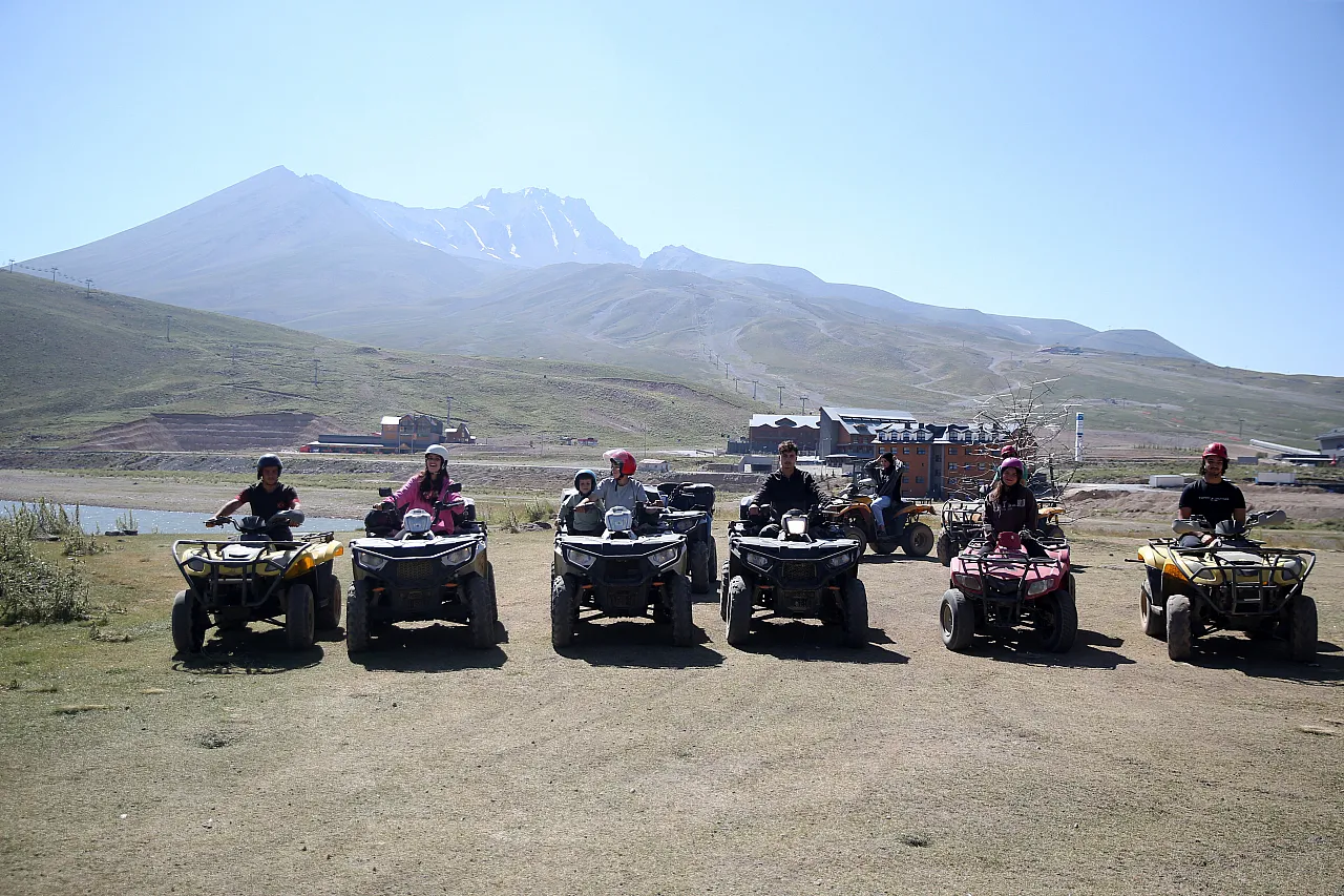 Zirvede ATV keyfi bir başka!