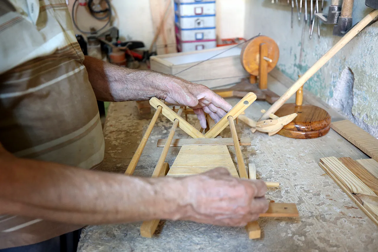 Karasabandan at arabasına, su testisinden düvene...