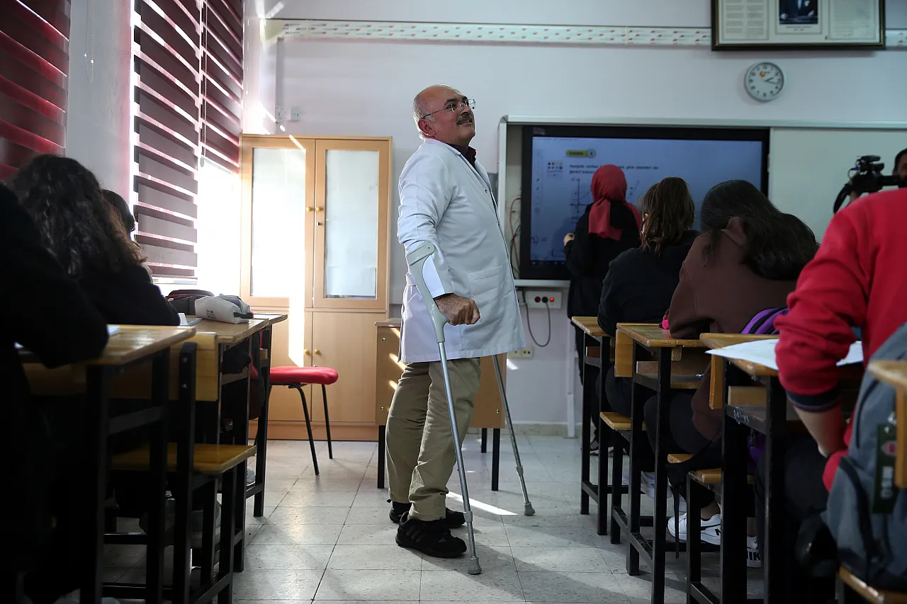 Öğretmenlik aşkı engelleri aştı