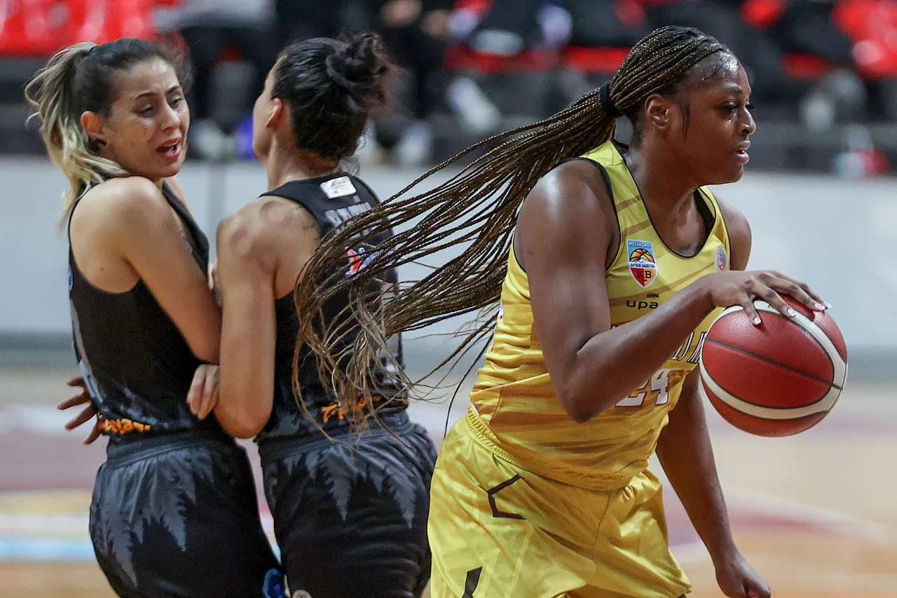 Melikgazi Kayseri Basketbol'da galibiyet sevinci