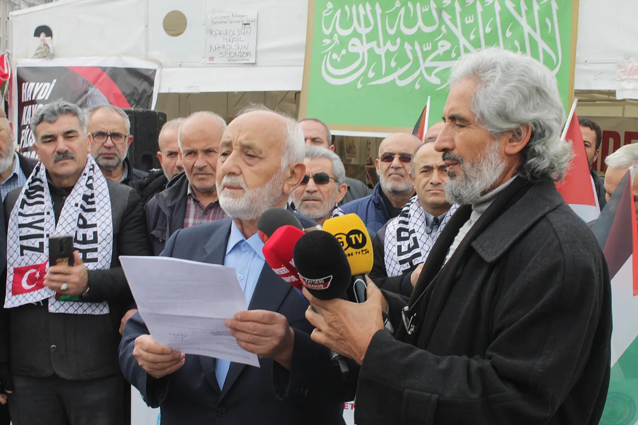 Cumhuriyet Meydanı'nda protesto