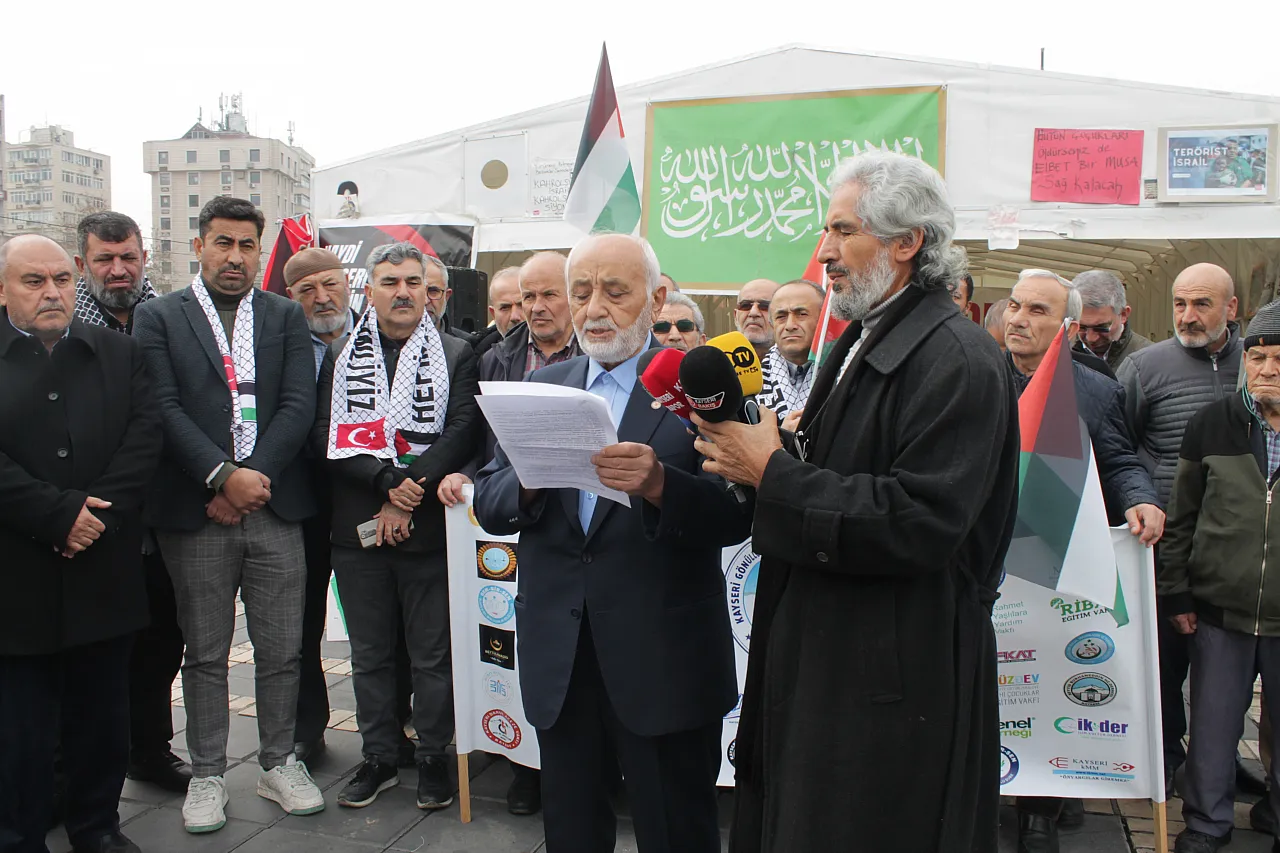 Cumhuriyet Meydanı'nda protesto