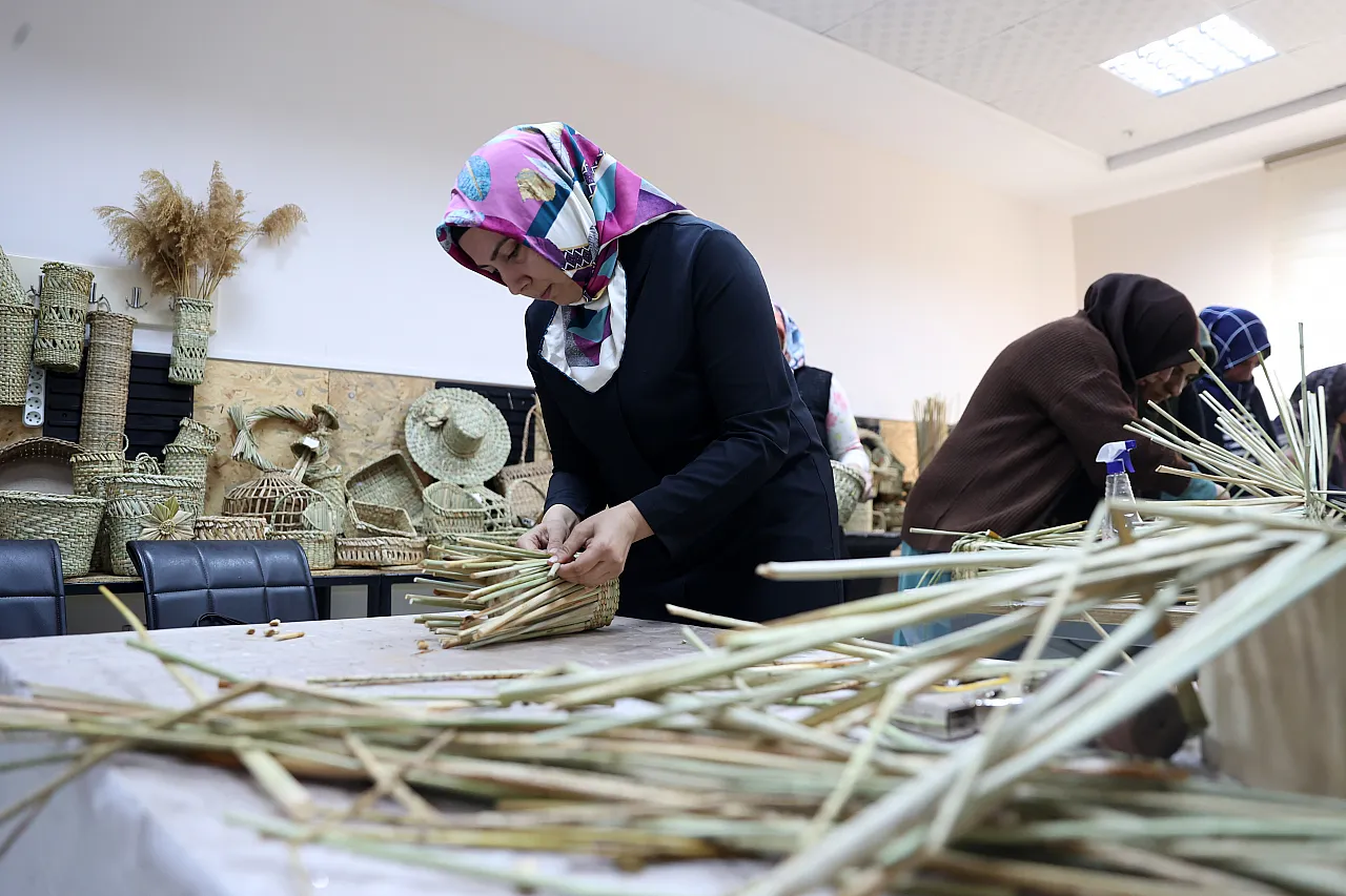 Kayseri'deki kadınlar üretiyor! Bakın neyden yapıyorlar