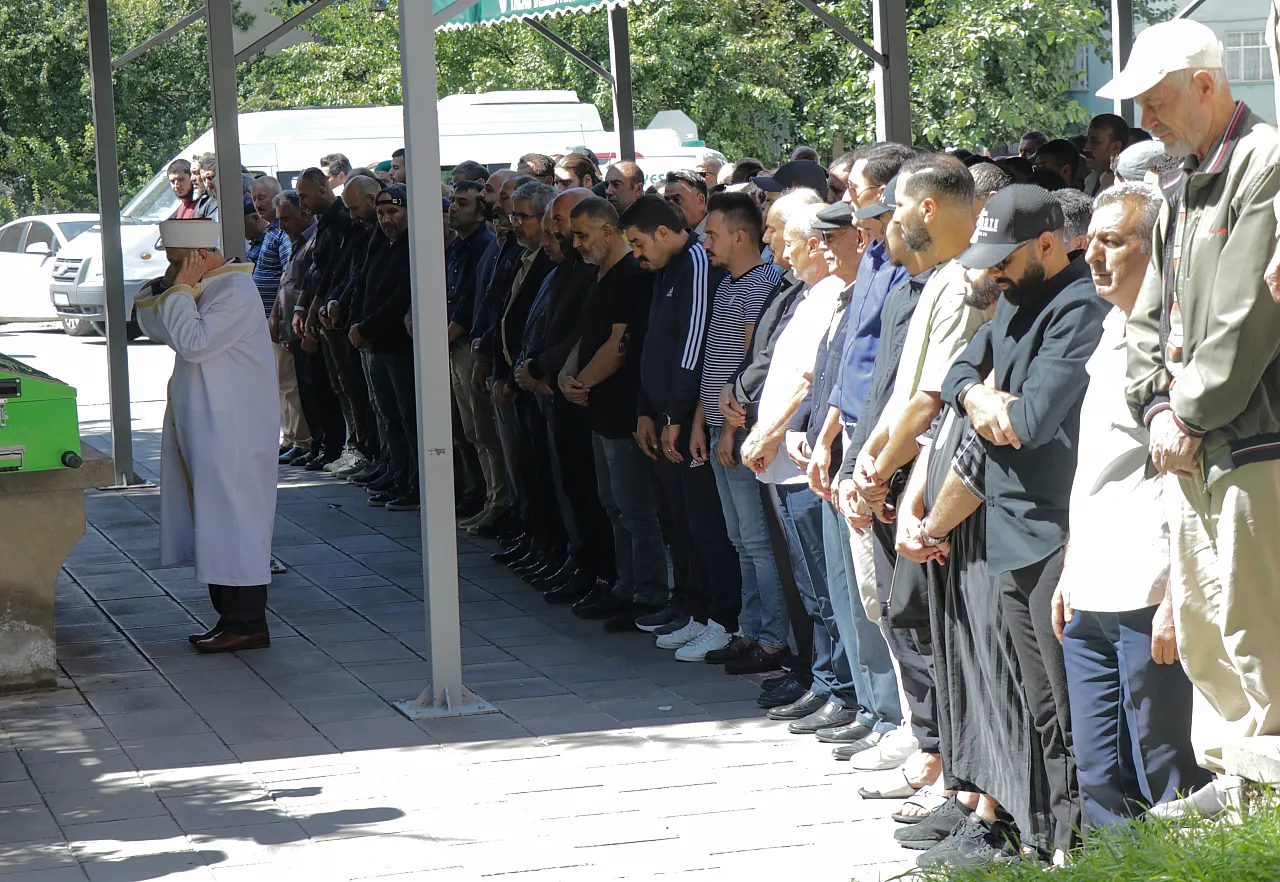 16 yaşındaki genç son yolculuğuna uğurlandı