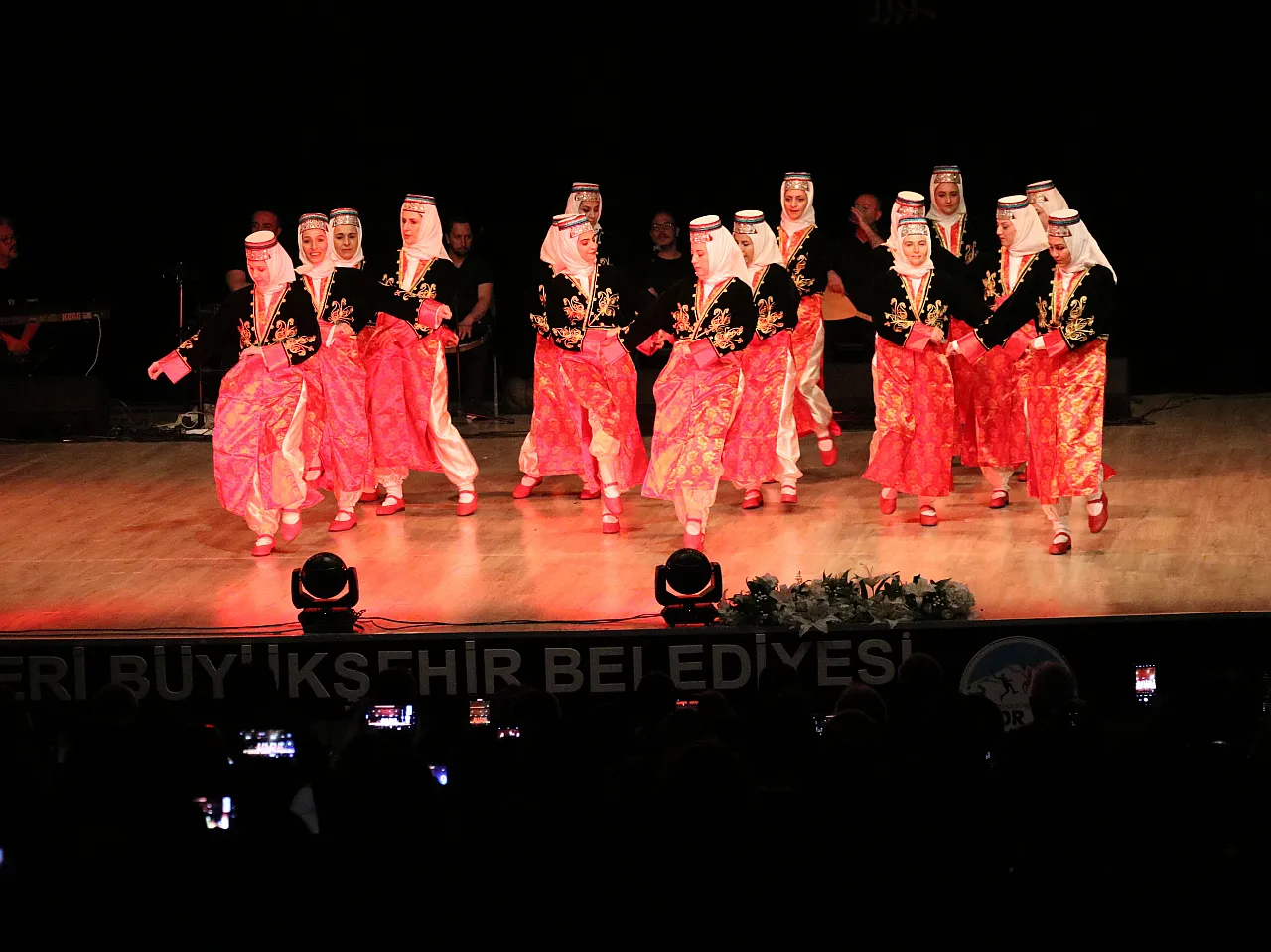 Öğretmenler sahne aldı...