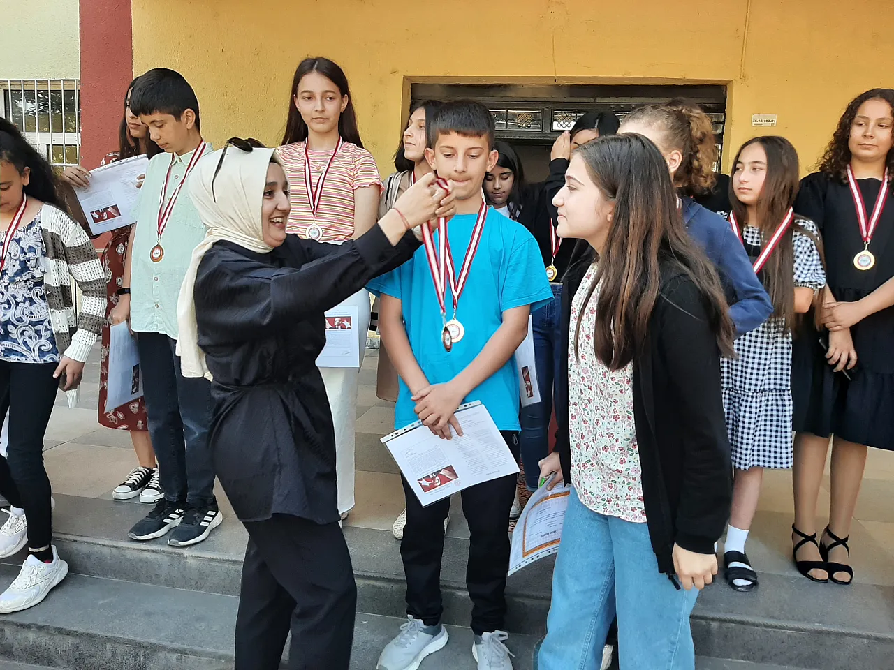 O İlçede 1823 öğrenci karne aldı...