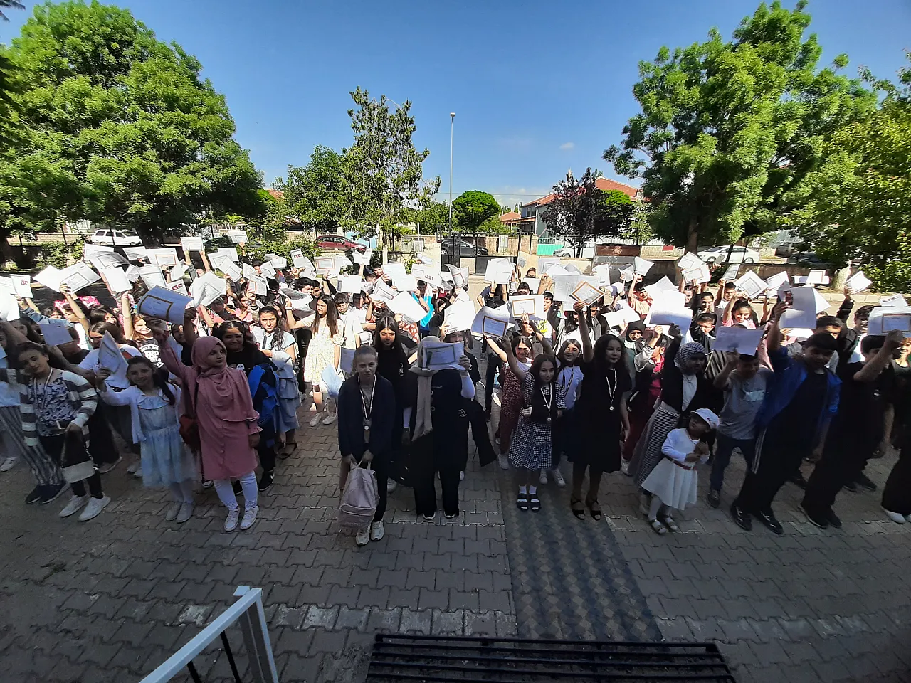 O İlçede 1823 öğrenci karne aldı...