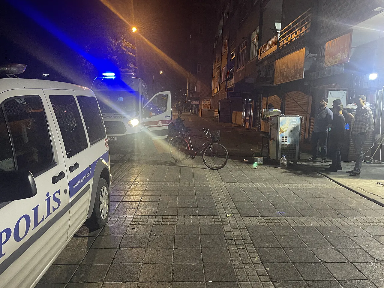 Parkta silahlı saldırıya uğradılar