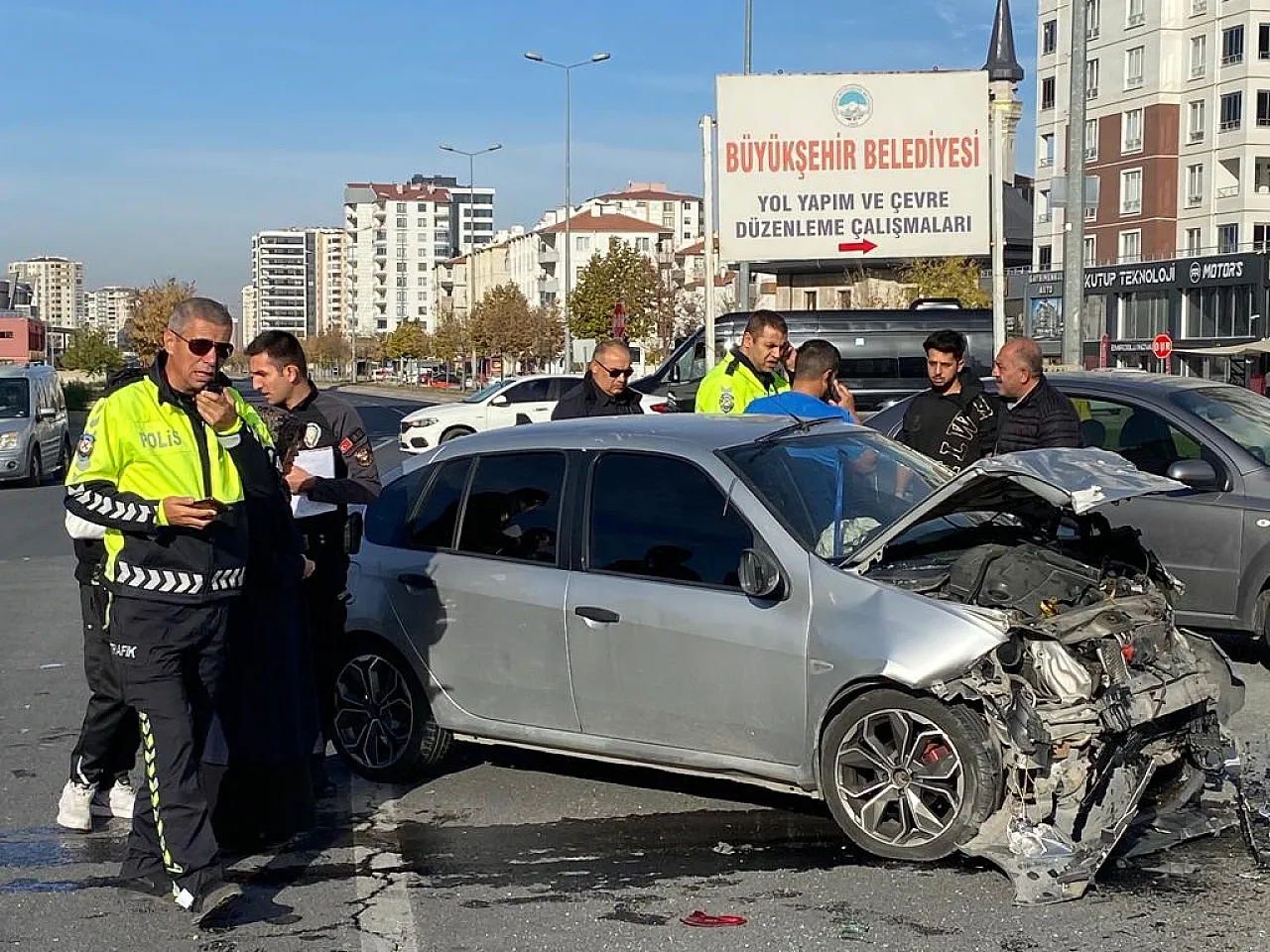 Kayseri'de korkutan kaza: Otomobiller çarpıştı