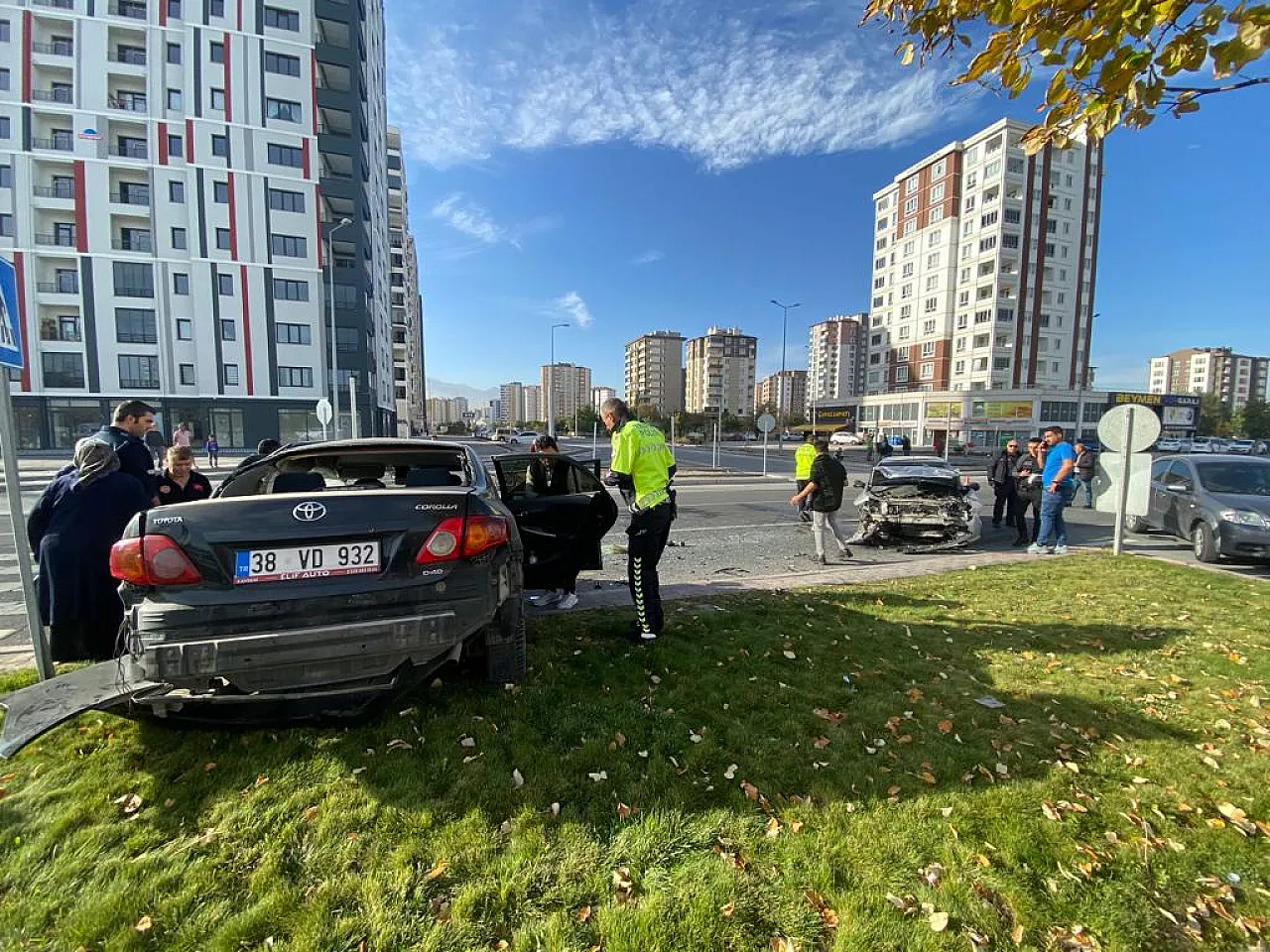 Kayseri'de korkutan kaza: Otomobiller çarpıştı