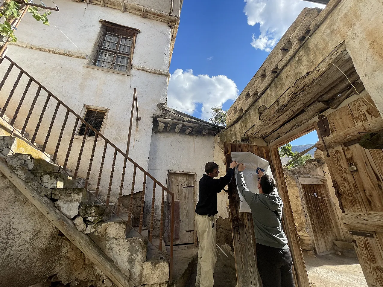 180 yılı geçenleri inceleyip kayıt altına alıyorlar. Proje için veri oluşturuyorlar