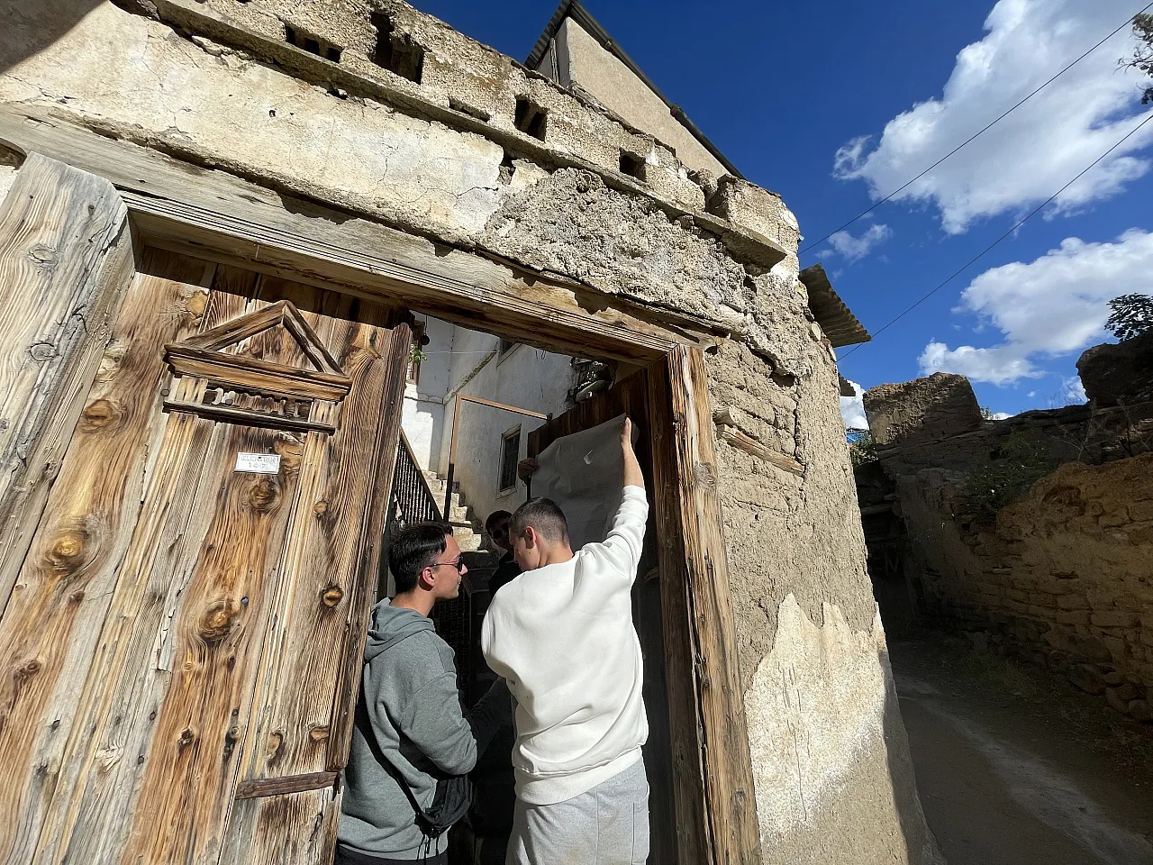 180 yılı geçenleri inceleyip kayıt altına alıyorlar. Proje için veri oluşturuyorlar