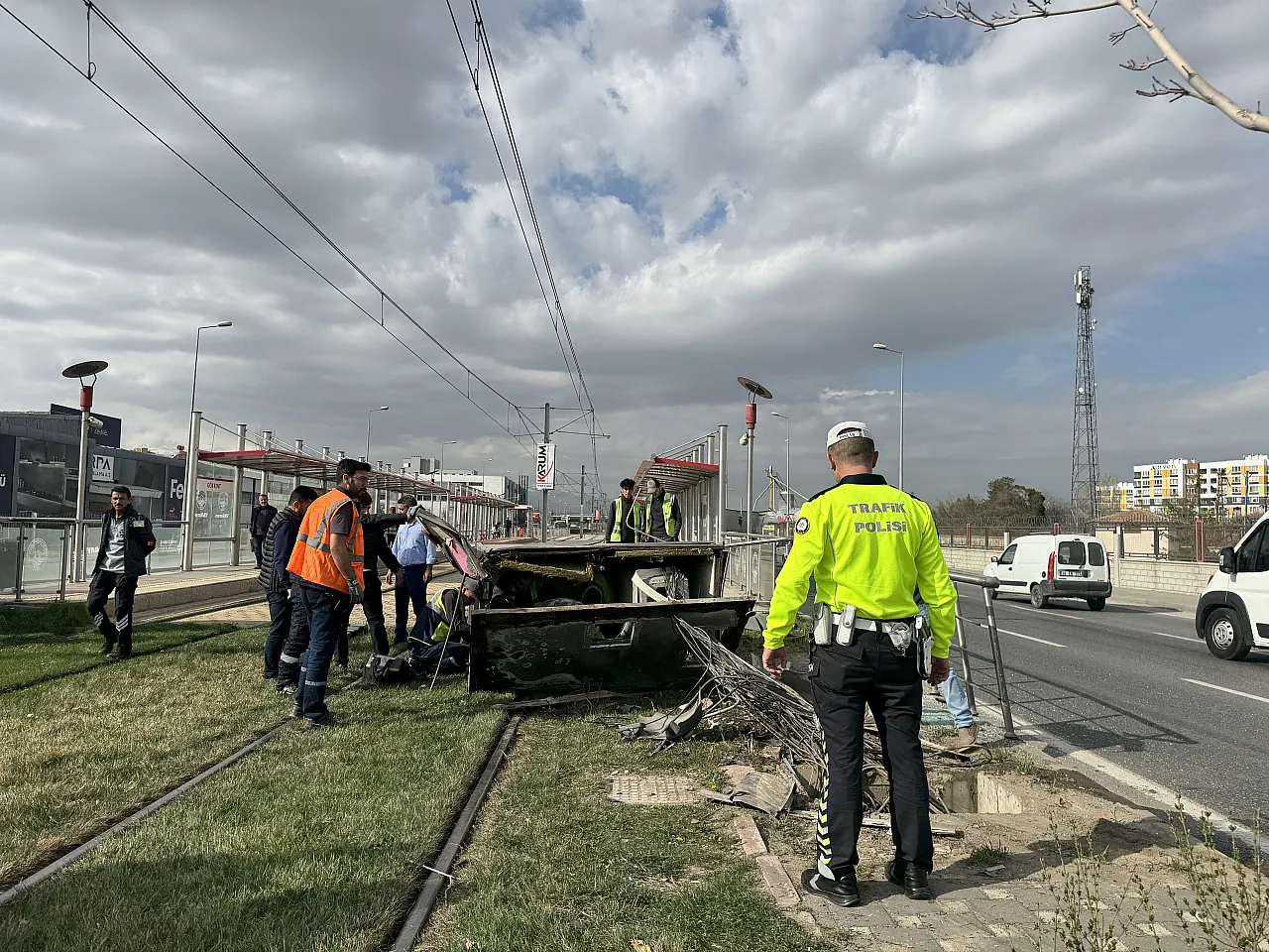 Gökkent tramvay durağında kaza
