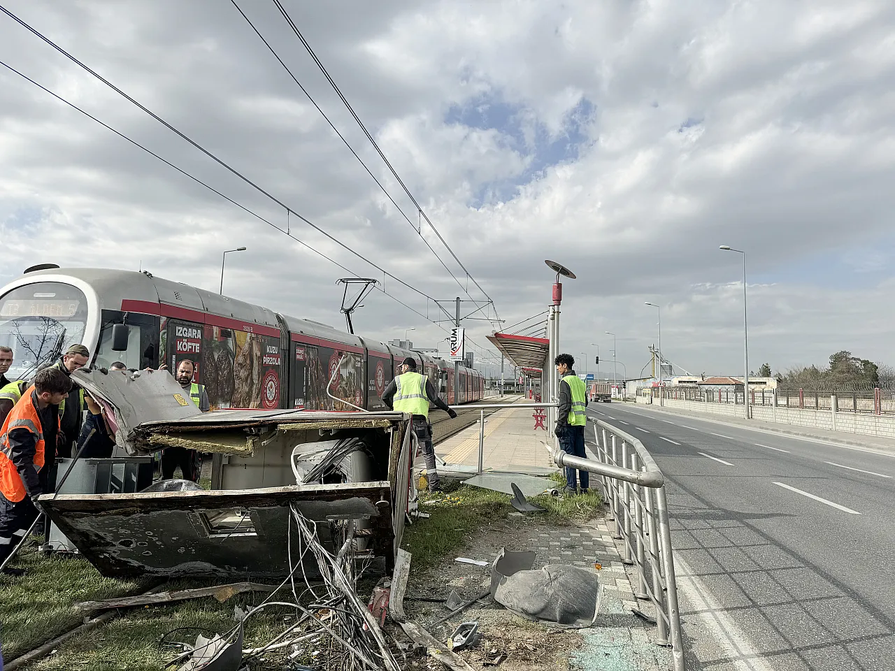 Gökkent tramvay durağında kaza