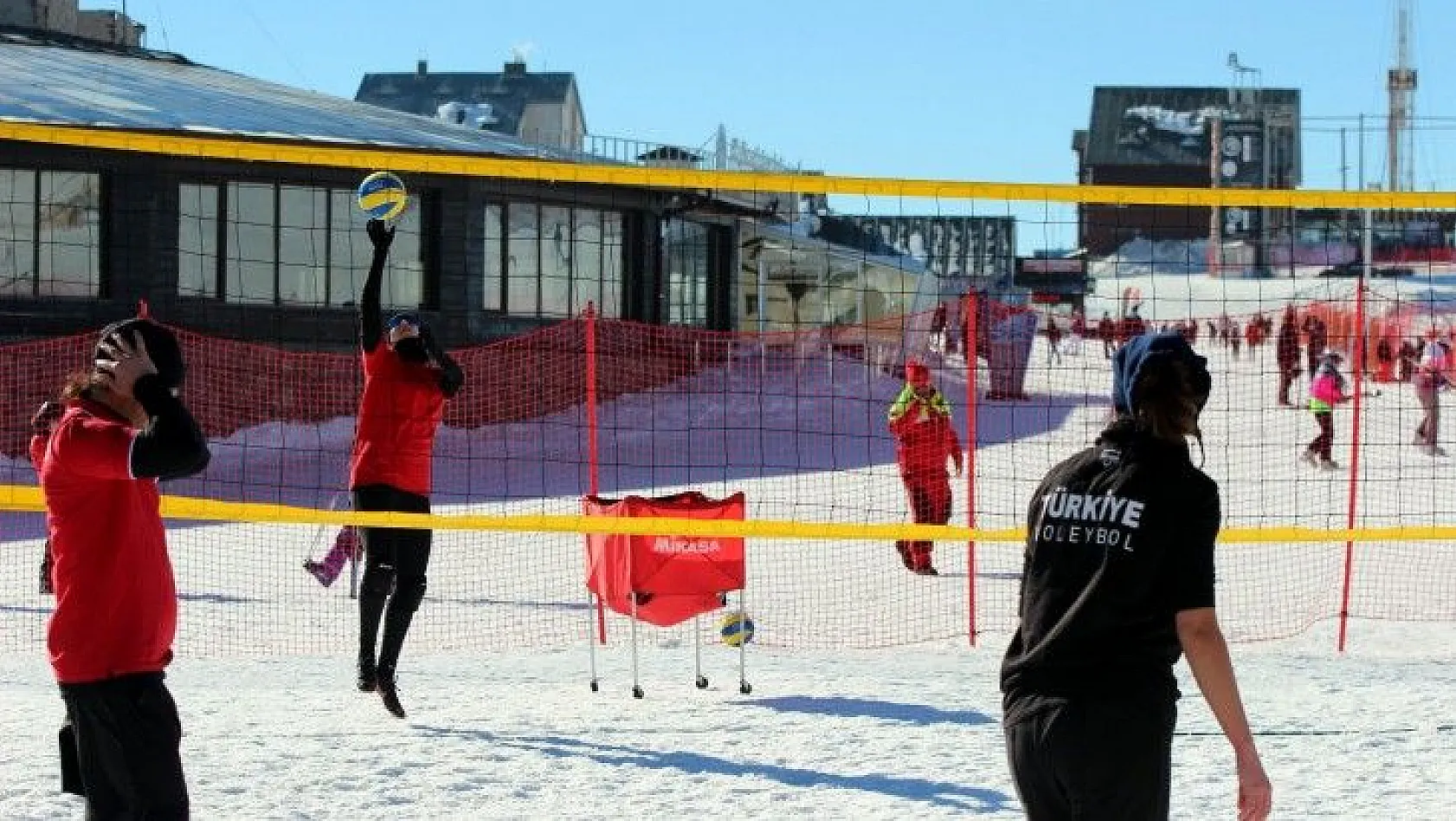 Kar Voleybolu Milli Takımı turnuvaya Erciyes'te hazırlanıyor