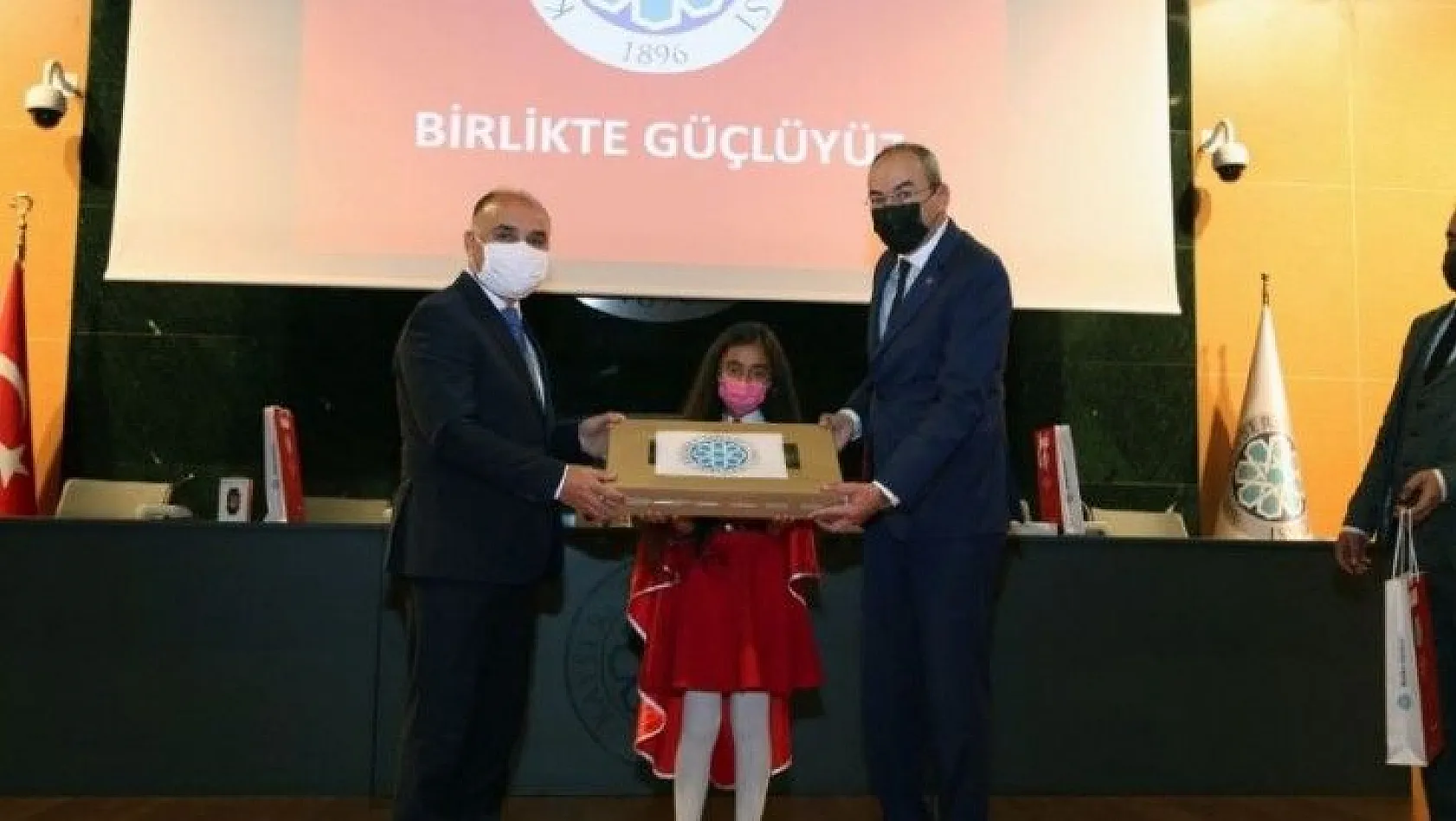 'İstiklal Marşı'nı Güzel Okuma Yarışması' ödülleri sahiplerini buldu