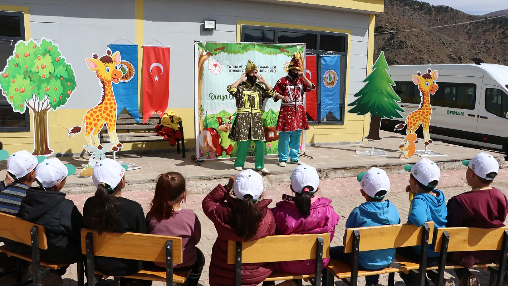 2 milyon çocuğa ulaşan Sincap Orman Çocuk Tiyatrosu, Yahyalı'da