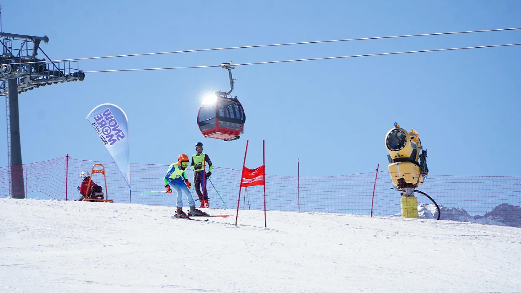 7 ülkeden 60 genç kayakçı Erciyes'te yarıştı